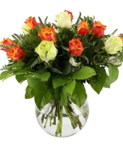 Roser og rosenbuket, symboliserer kærlighed. Romantisk rosenbuketten bundet af skønne flotte roser udvalgt blandt sæsonens bedste.