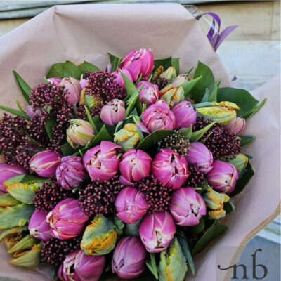 Håndbundet buket som den bedste gave med blomster til mors dag