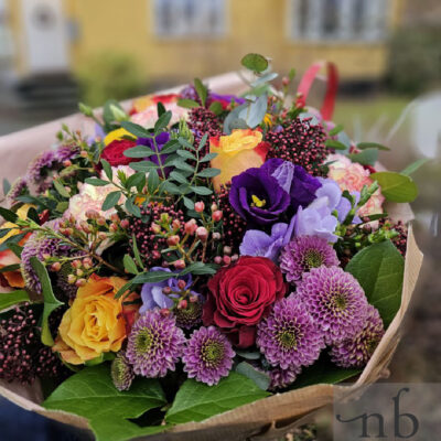 Smuk blomsterbuket klar til levering som gave til mors dag bestilt online
