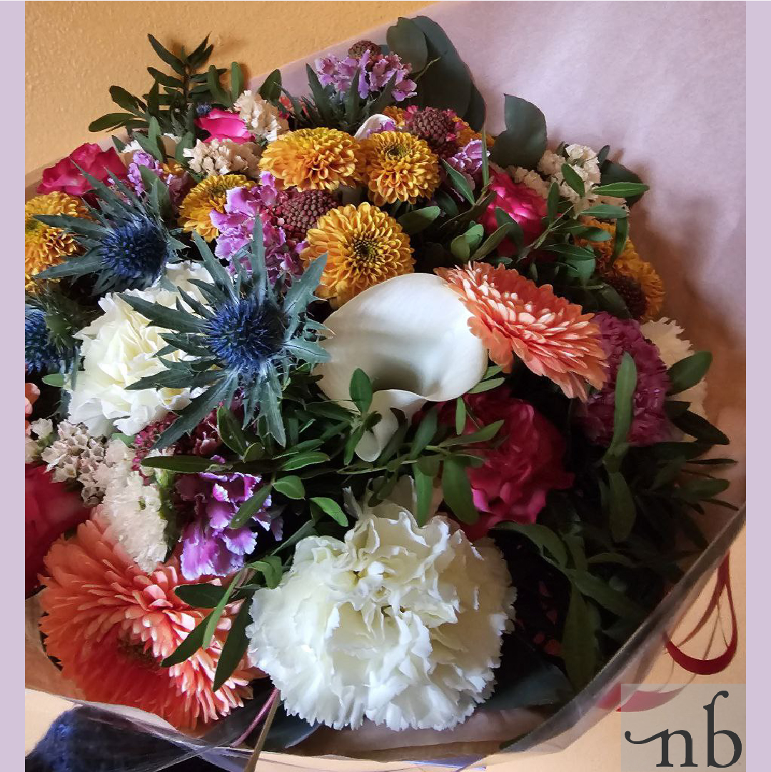 Online bestilt buket leveret i Brønshøj med friske blomster og personlig hilsen