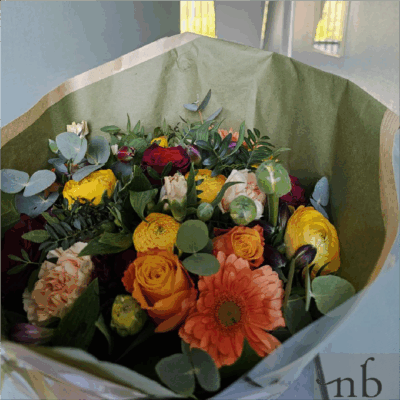 Smuk blomsterbuket med friske blomster fra en lokal blomsterhandler i Charlottenlund