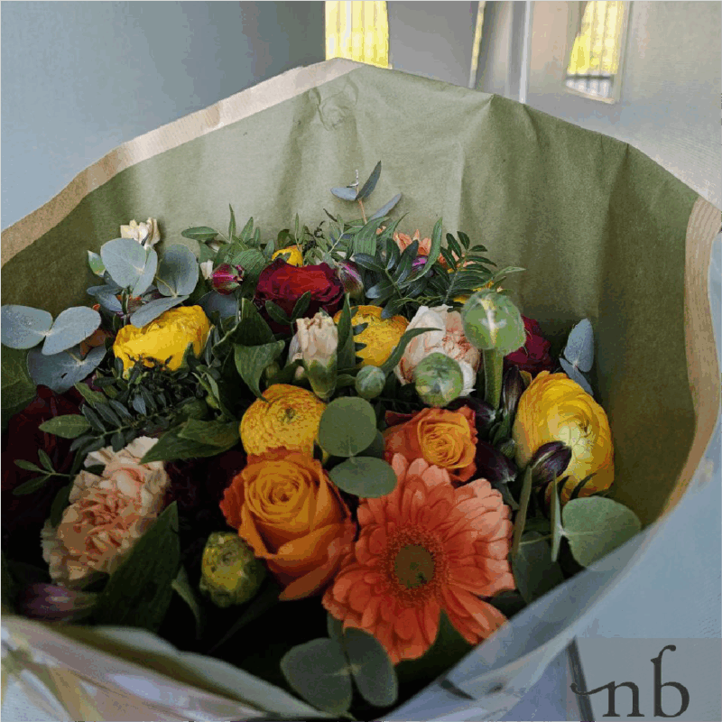 Smuk blomsterbuket med friske blomster fra en lokal blomsterhandler i Charlottenlund