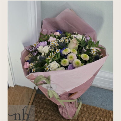 Smuk buket leveret i Kongens Lyngby fra NetBuket.dk med fokus på friskhed og kvalitet.