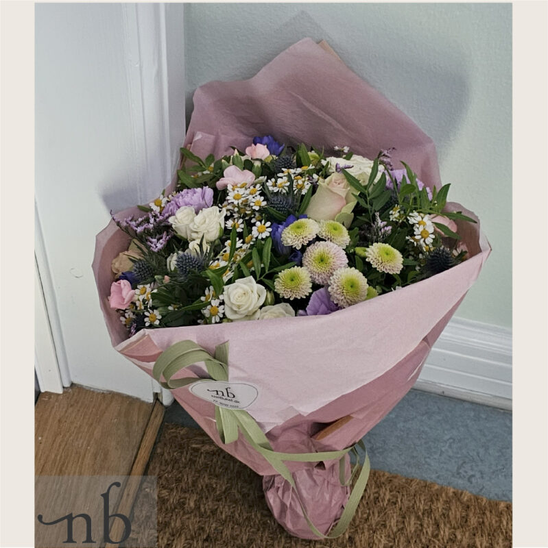 Smuk buket leveret i Kongens Lyngby fra NetBuket.dk med fokus på friskhed og kvalitet.