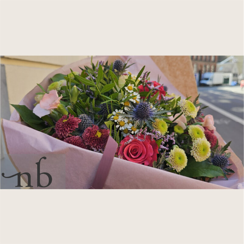 Smuk buket leveret gennem blomster udbringning i Kongens Lyngby af NetBuket.dk