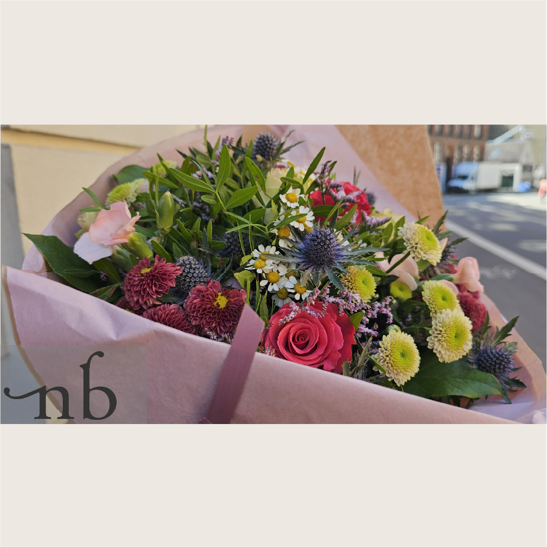 Smuk buket leveret gennem blomster udbringning i Kongens Lyngby af NetBuket.dk