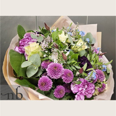 Friske blomster Holte fra NetBuket med levering til døren.