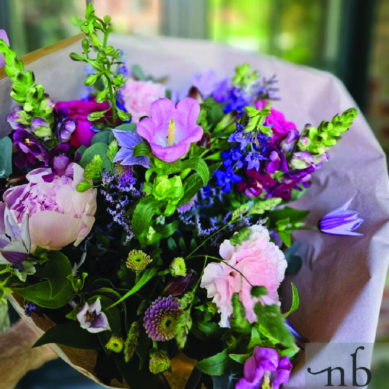 Håndbundet buket med blomster levering i Ballerup fra NetBuket.dk