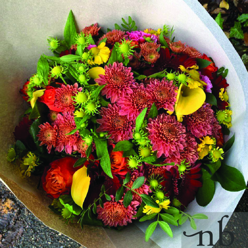 Håndbundet buket med blomster levering i Ishøj fra NetBuket.dk