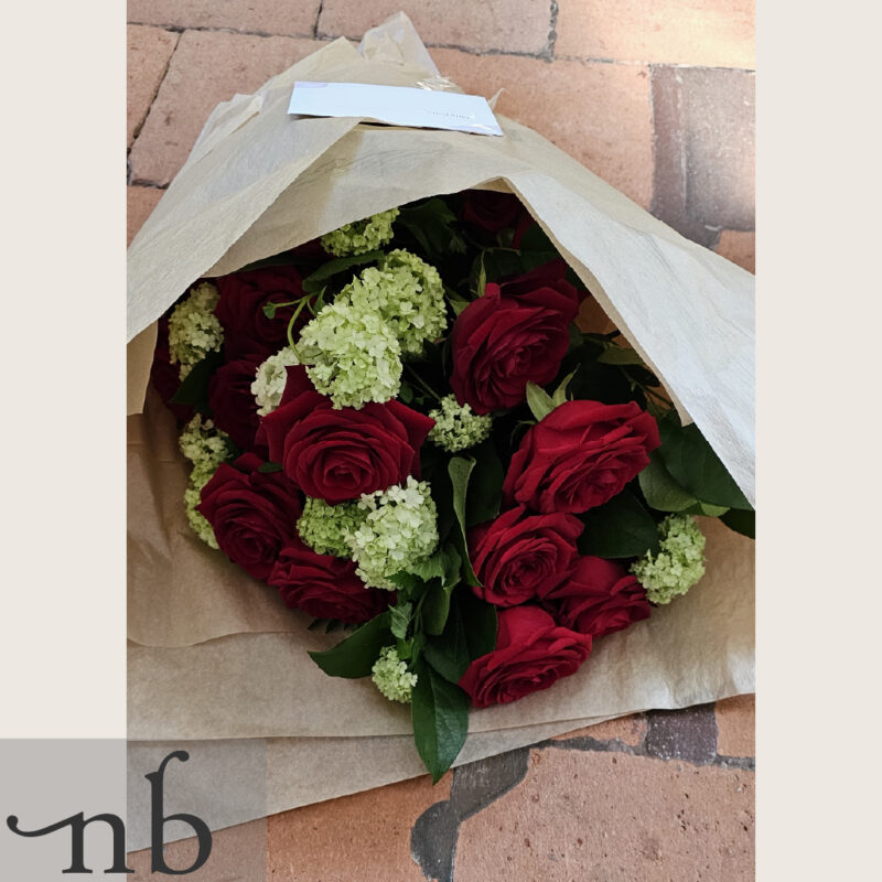 Online blomster i Albertslund – håndbundet buket fra NetBuket.dk klar til lokal levering.