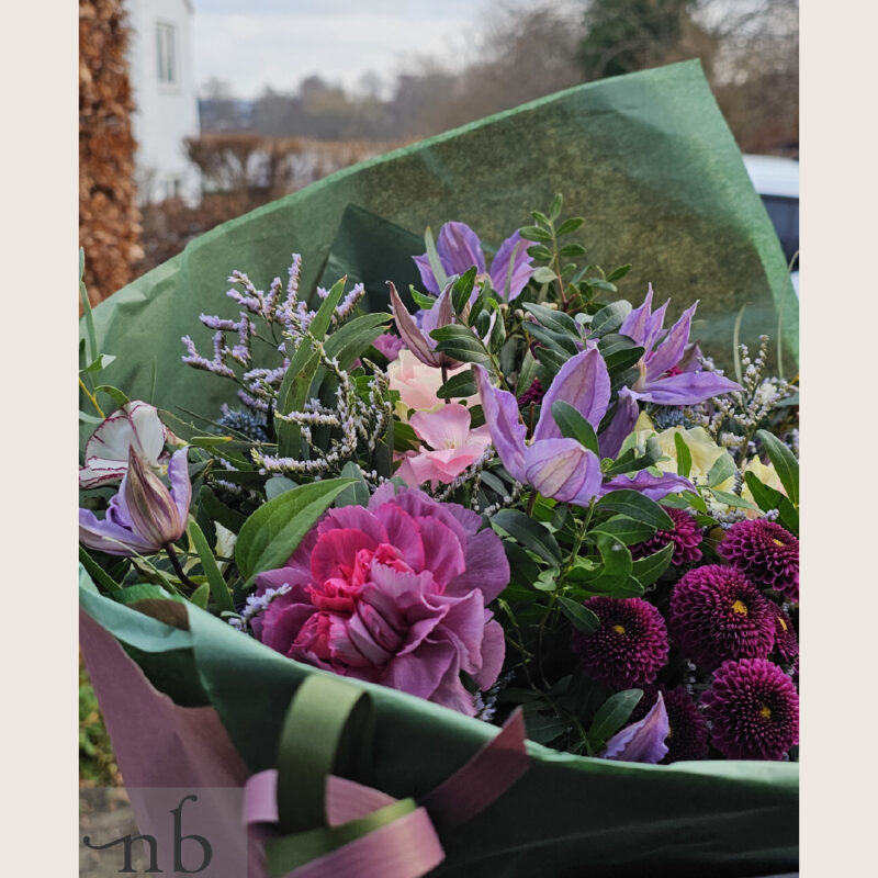 Blomster Frederiksberg C – håndbundet buket fra NetBuket.dk klar til levering til hjem eller arbejde.