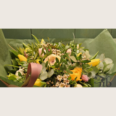 Blomster udbringning København Ø – håndbundet buket fra NetBuket.dk klar til levering på Østerbro.