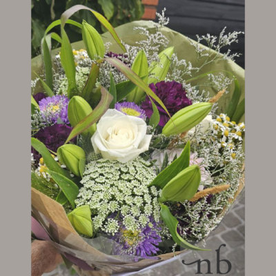 Friske blomster Frederiksberg C – håndbundet buket fra NetBuket.dk med frisk udtryk klar til levering.