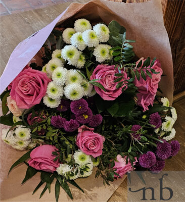 Online blomster Frederiksberg C – håndbundet buket fra NetBuket.dk klar til levering til hjem eller arbejde.