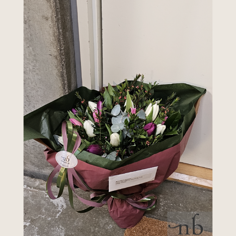 Blomster udbringning København N – gaveklar buket fra NetBuket.dk leveret på Nørrebro til hjem eller arbejdsplads.