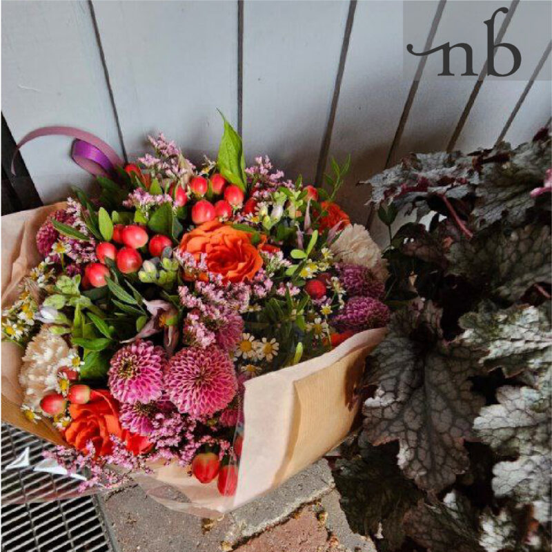 Online blomster Taastrup (2630) – gaveklar buket fra NetBuket.dk, håndbundet og leveret sikkert til modtagerens adresse.