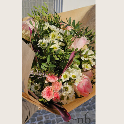 Frisk og smuk buket med blomster i København NV fra Netbuket