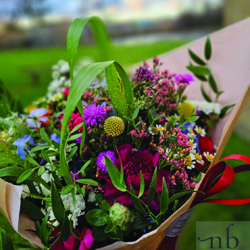 Frisk og smuk buket med blomster i København NV fra Netbuket